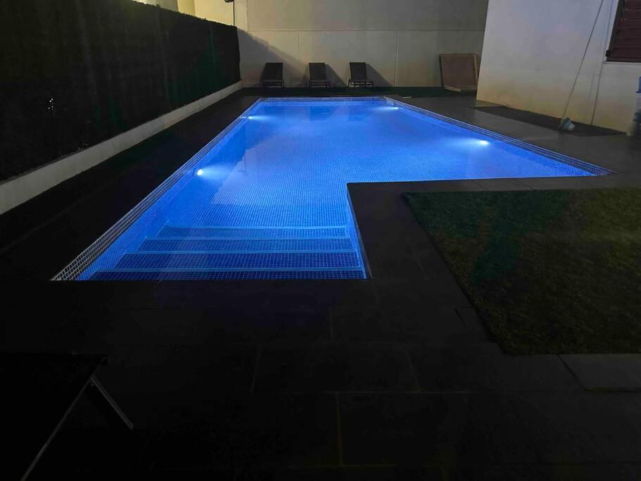 Modern 5-Bedroom Villa With Pool Montequinto Экстерьер фото