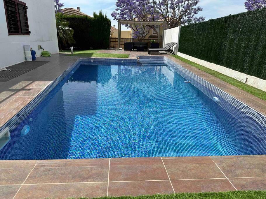 Modern 5-Bedroom Villa With Pool Montequinto Экстерьер фото