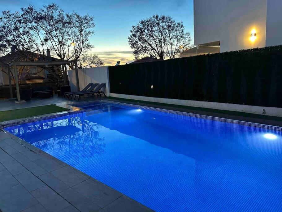 Modern 5-Bedroom Villa With Pool Montequinto Экстерьер фото