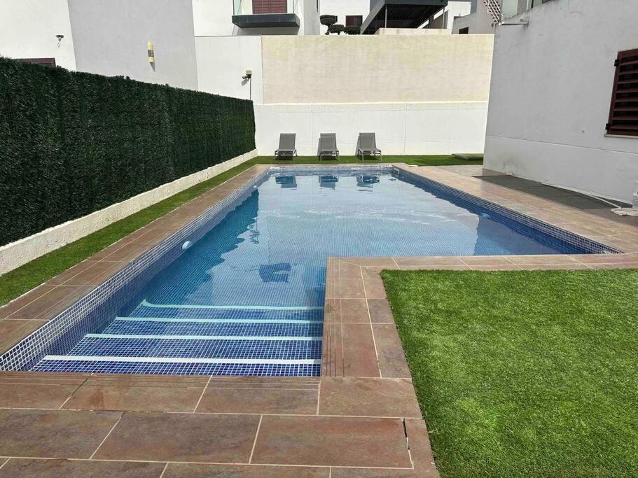 Modern 5-Bedroom Villa With Pool Montequinto Экстерьер фото