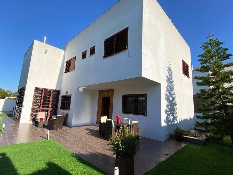 Modern 5-Bedroom Villa With Pool Montequinto Экстерьер фото