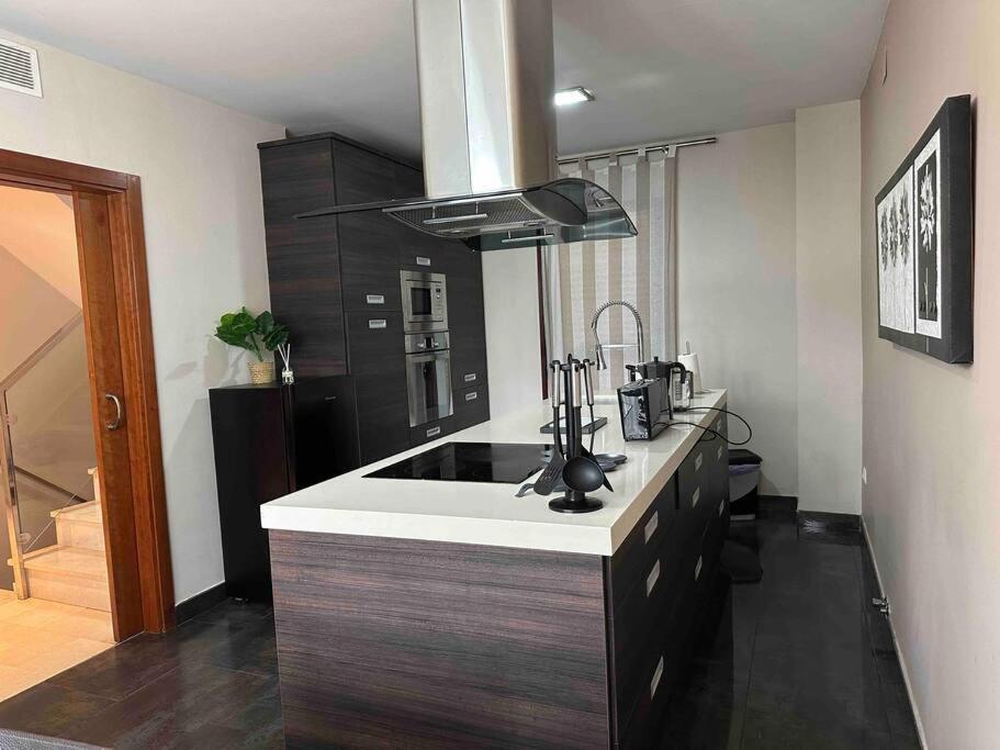 Modern 5-Bedroom Villa With Pool Montequinto Экстерьер фото