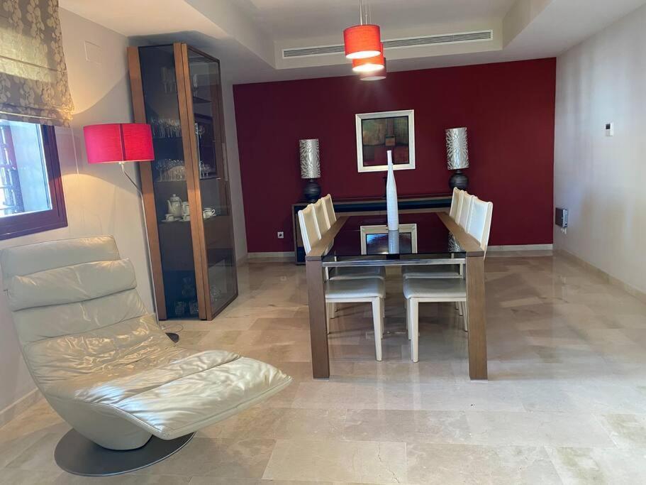 Modern 5-Bedroom Villa With Pool Montequinto Экстерьер фото