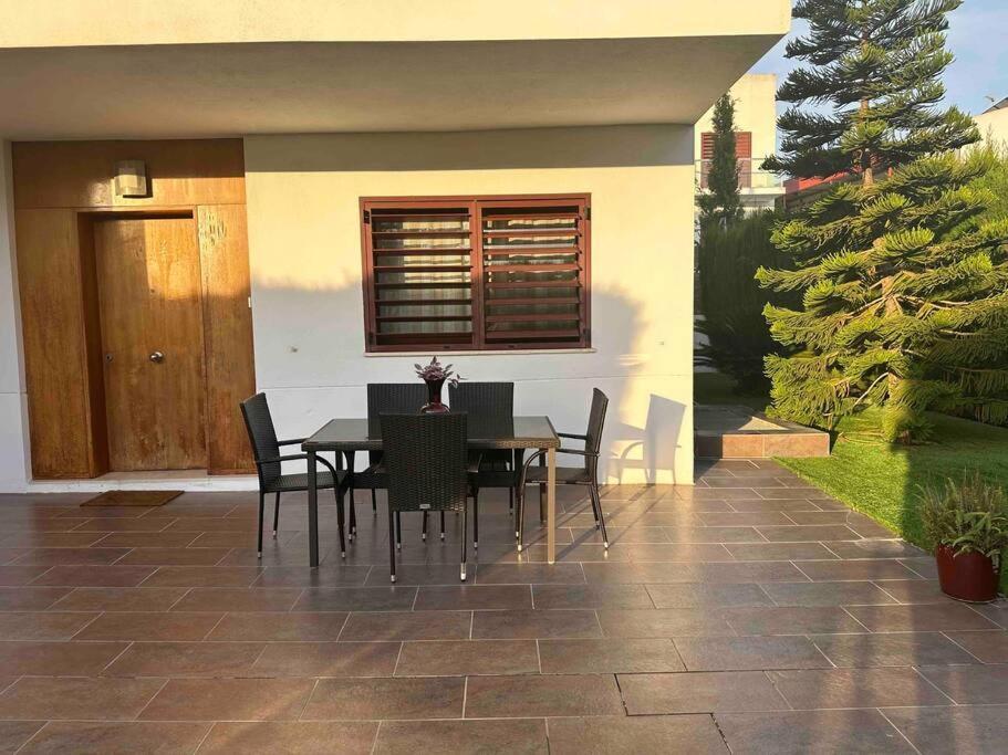 Modern 5-Bedroom Villa With Pool Montequinto Экстерьер фото